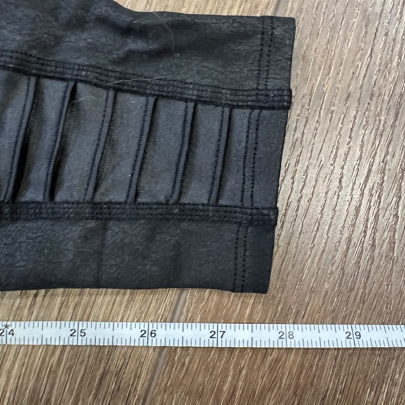 Alo Yoga High-Waist Moto Leggings Black Size Small Textured Athletic Athleisure - Picture 7 of 14